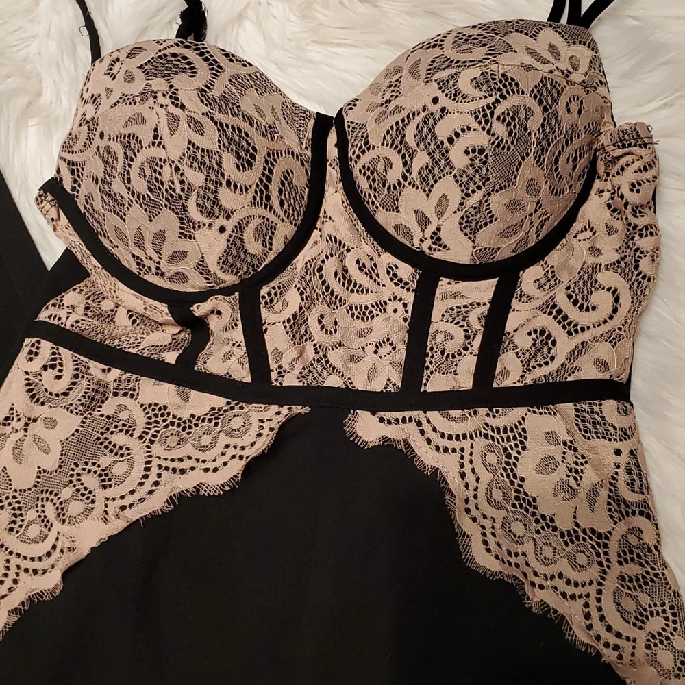 Elegant Black and Beige Lace Jumpsuit - Picture 2 of 6